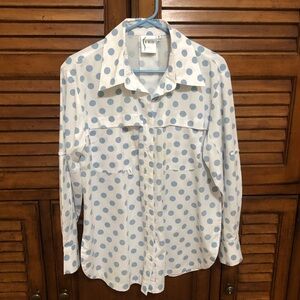 Finley Almost NEW! White with Light Blue Polka Dots Shirt - Size Medium 🩵